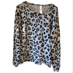 5TH AVENUE Women's gray leopard-print long-sleeve pajama sweater. Size M
